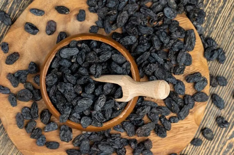 Black Raisins (Kala Draksh)