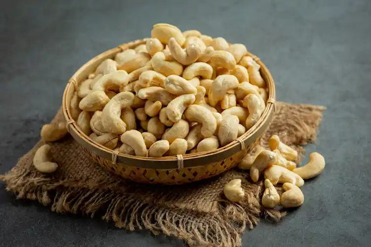 Cashew Nuts (W320)