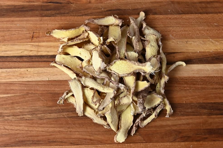 Dehydrated Ginger Flakes